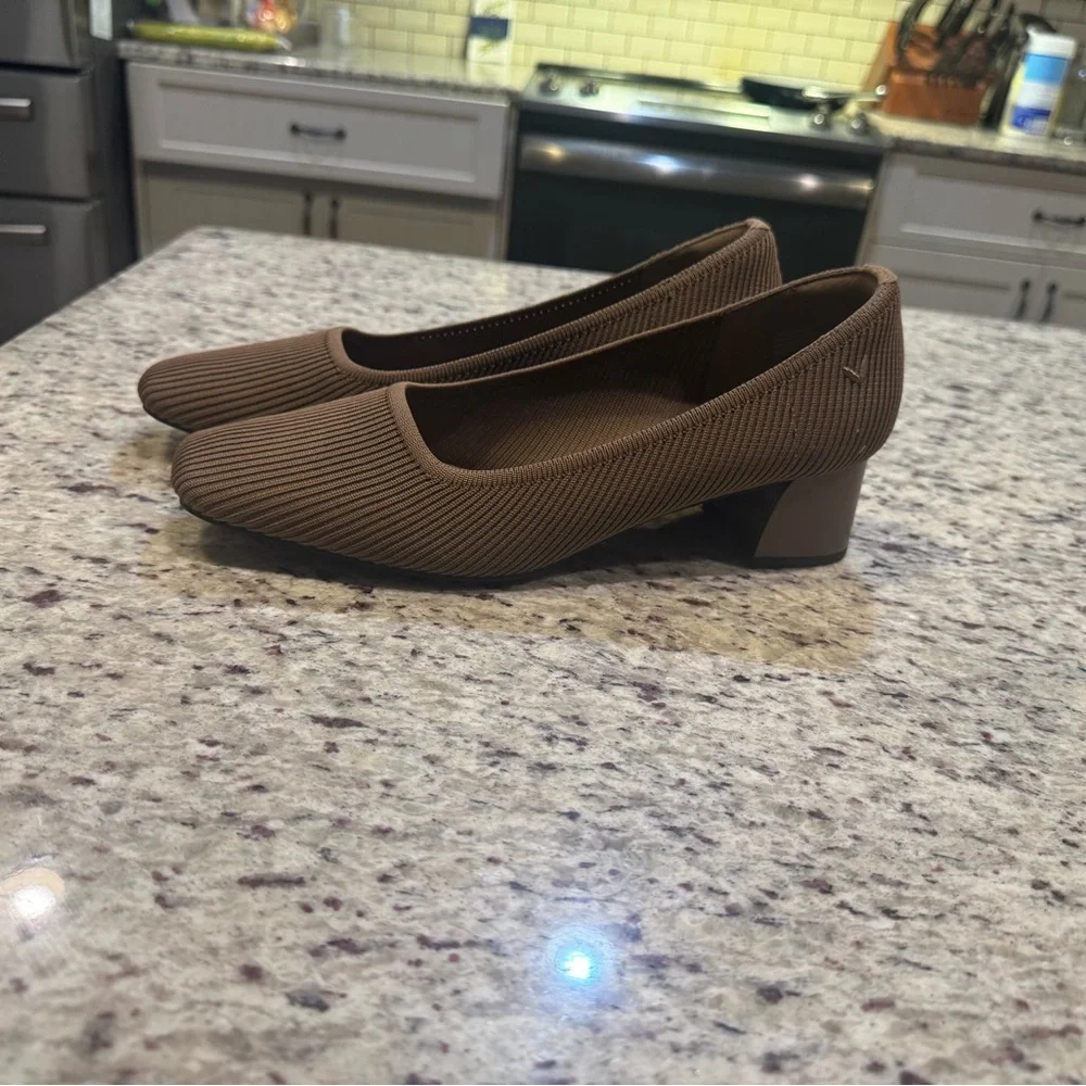 Elegant Brown Square-Toe Flats - Picture 5 of 9